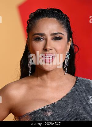 Los Angeles, Stati Uniti. 10 marzo 2024. Salma Hayek arriva alla Vanity Fair Oscar Party, Wallis Annenberg Center for the Performing Arts Credito: Doug Foto Stock