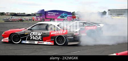 Azione di drifting ravvicinata durante il Crewsade Drift Show nella Cinch Live Arena, al British Motor Show del 2023 Foto Stock