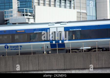 Belfast, Regno Unito 23 04 2024 la Translink si allena a Belfast in seguito all'arresto di un uomo di 20 anni da parte della polizia che indaga sui rapporti di graffiti sui treni. L'arresto è avvenuto ieri lunedì 22 aprile e l'uomo è stato rilasciato su cauzione della polizia in attesa di ulteriori indagini. Belfast Irlanda del Nord credito: HeadlineX/Alamy Live News Foto Stock