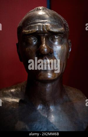 Statua di Mustafa Kemal Ataturk, fondatore e primo presidente dell'attuale Repubblica di Turchia, presso il Museo Archeologico di Istanbul, il Lar della Turchia Foto Stock