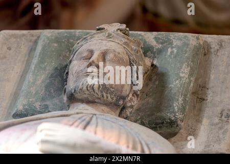 Chinon, 11 aprile 2024: Effigie di Enrico II di Francia presso l'Abbazia reale di nostra Signora di Fontevraud Foto Stock