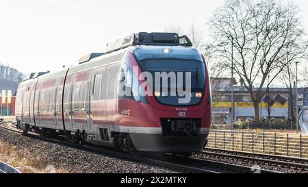 Laufenburg, Germania - 13. Febbraio 2022: Ein Bombardier Talent der deutschen Bahn unterwegs von Laufenburg zum Bahnhof Lauchringen a Süddeutschlan Foto Stock