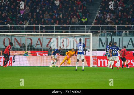 Milano, Italie. 22 aprile 2024. Yann Sommer (FC Inter) durante la partita di campionato italiano di serie A tra AC Milan e FC Internazionale il 22 aprile 2024 allo stadio San Siro di Milano - Photo Morgese-Rossini/DPPI Credit: DPPI Media/Alamy Live News Foto Stock