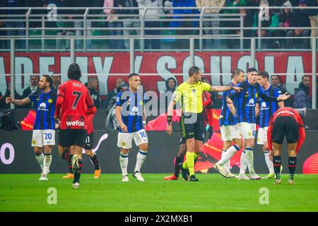 Milano, Italie. 22 aprile 2024. Andrea Colombo, arbitro durante il campionato italiano di serie A tra AC Milan e FC Internazionale il 22 aprile 2024 allo stadio San Siro di Milano - Photo Morgese-Rossini/DPPI Credit: DPPI Media/Alamy Live News Foto Stock