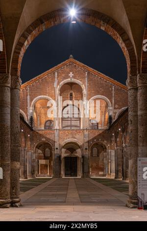 La Basilica di Sant'Ambrogio, una delle chiese più antiche di Milano. Foto Stock