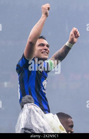 Milano, Italia - 22 aprile 2024 - Milano-Inter serie A - lautaro martinez f.c. Internazionale festeggia la vittoria del campionato di serie A 2023-24 - Credit: Kines Milano/Alamy Live News Foto Stock