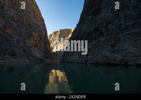Karanlik Kanyon o il Dark Canyon sul fiume Eufrate a Kemaliye Erzincan Turkiye. Foto Stock