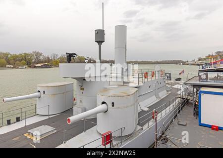 Belgrado, Serbia - 11 marzo 2024: Mostra sul Museo militare del Tesoro della Cultura presso il fiume Sava. Foto Stock