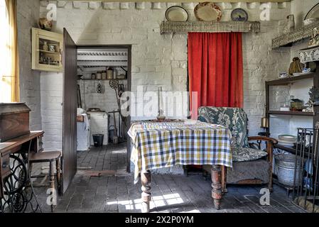 Museo Black Country Dudley. Interno della casa, vecchio soggiorno con mobili tradizionali degli anni '1800 dei primi anni '1900. Inghilterra Regno Unito Foto Stock