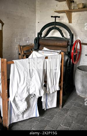 Articoli per il bagno vittoriano degli anni '1800/primi anni '1900 esposti al Black Country Museum di Dudley, Inghilterra, Regno Unito Foto Stock