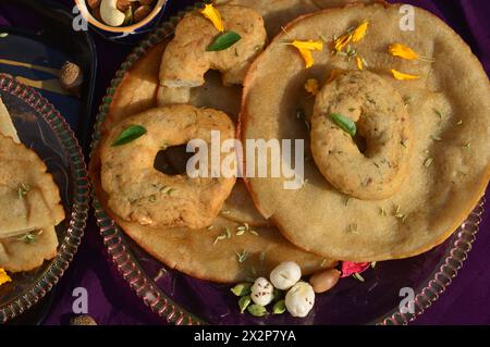 Immagine del babru bhalla, piatti tradizionali di spuntini di malpua del mandi himachal pradesh india, marchio di festival. Foto Stock