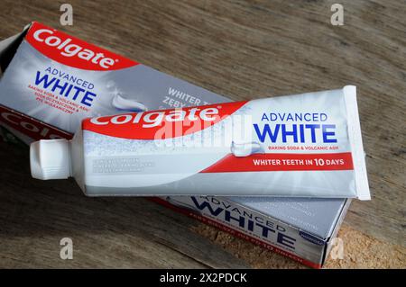 Copenhagen/ Danimarca/23 aprile 2024/Colgate Advance White Oothpaste a Copenhagen (foto: Francis Joseph Dean/Dean Pictures) (non per uso commerciale) Foto Stock