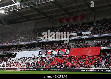 Lille, Francia. 18 aprile 2024. Tifosi e tifosi di Lille nella foto durante il turno finale di UEFA Conference League - partita di andata e ritorno nella stagione 2023-2024 tra Lille OSC e Aston Villa il 18 aprile 2024 a Lille, Francia. (Foto di David Catry/Isosport) credito: Sportpix/Alamy Live News Foto Stock