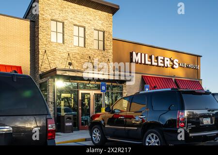 Miller's Ale House, pub ristorante sportivo al tramonto a Snellville, Georgia. (USA) Foto Stock