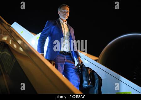 Ankara, Turchia. 23 aprile 2024. Christian Lindner (FDP), ministro federale delle finanze, arriva all'aeroporto di Esenboga ad Ankara come membro della delegazione del presidente Steinmeier. Il presidente federale Steinmeier è in visita ufficiale di tre giorni in Turchia. L'occasione del viaggio è il 100° anniversario dell'instaurazione di relazioni diplomatiche tra Germania e Turchia. Crediti: Bernd von Jutrczenka/dpa/Alamy Live News Foto Stock