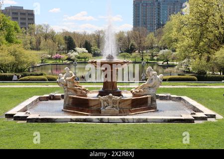 Scultura Fountain of the Waters di Chester Beach al fine Arts Garden di fronte al Cleveland Museum of Art, Cleveland, Ohio Foto Stock