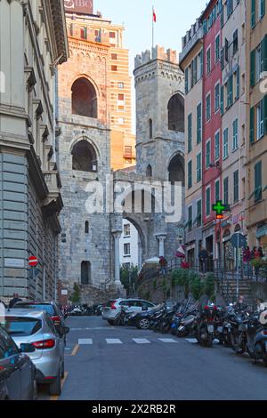 Genova, Italia - marzo 29 2019: Porta Soprana è la porta più conosciuta delle antiche mura genovesi. Dopo importanti restauri effettuati tra il Foto Stock