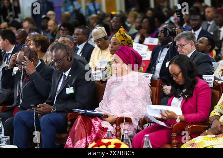 Addis Abeba, Etiopia. 23 aprile 2024. La gente partecipa al 10° Forum regionale Africa sullo sviluppo sostenibile ad Addis Abeba, Etiopia, il 23 aprile 2024. Il crescente onere del debito pubblico dovuto alle catastrofi legate al clima e la riduzione dello spazio fiscale dovuta all'aumento delle esigenze di finanziamento hanno messo l'Africa a un bivio, ha detto Claver Gatete, segretario esecutivo della Commissione economica per l'Africa delle Nazioni Unite (UNECA). Crediti: Michael Tewelde/Xinhua/Alamy Live News Foto Stock