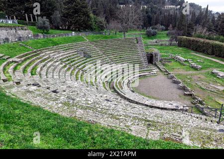 L'antico teatro romano semicircolare a Fiesole, vicino Firenze, Italia. Fu costruito tra la fine del i secolo a.c. e l'inizio del secolo a.c. Foto Stock