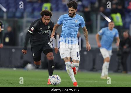 Roma, Italia 23.04.2024: Luis Alberto della Lazio, Weston Mckennie della Juventusduring Italy Cup - Coppa Italia Frecciarossa 2023-2024, semifinale di calcio Foto Stock