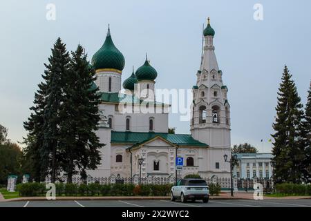 La Chiesa di Ilya o Elia il Profeta in piazza Sovetskaya nel centro della città di Yaroslavl, anello d'Oro della Russia al tramonto Foto Stock