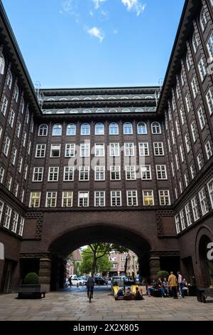 31.08.2022, Amburgo, Amburgo, Germania - il Chilehaus nel quartiere Kontorhaus (in città), costruito nel 1922-24 in mattoni impressionisti, si trova sulla une Foto Stock