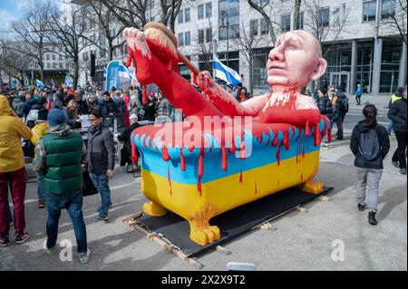 17.03.2024, Berlino, Germania - Europa - migliaia di persone (tra cui molti russi in esilio) protestano contro il presidente russo Putin e la guerra di Foto Stock