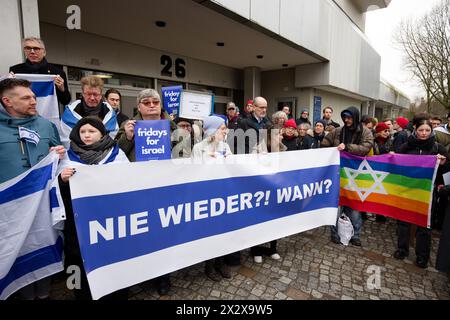 09.02.2024, Berlino, Berlino, Germania - DEU - dimostrazione del venerdì per Israele davanti alla libera Università di Berlino. Con cui gli studenti ebrei protestarono Foto Stock