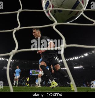 (240424) -- ROMA, 24 aprile 2024 (Xinhua) -- Arkadiusz Milik della Juventus segna il suo gol durante la semifinale di Coppa Italia partita di calcio di 2a tappa tra Lazio e FC Juventus a Roma, Italia, aprile. 23, 2024. (Foto di Alberto Lingria/Xinhua) Foto Stock