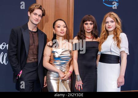 Amazon prime Premiere - Maxton Hall - Die Welt zwischen uns Damian Hardung, Andrea Guo, Harriet Herbig-Matten und Sonja Weisser bei der Amazon prime Premiere von Maxton Hall - Die Welt zwischen uns im Zoo Palast AM 23.04.2024 a Berlino. *** Amazon prime Premiere Maxton Hall The World Between Us Damian Hardung, Andrea Guo, Harriet Herbig Matten e Sonja Weisser all'Amazon prime Premiere di Maxton Hall The World Between Us allo Zoo Palast il 23 04 2024 a Berlino Copyright: XEventpressxKochanx Foto Stock