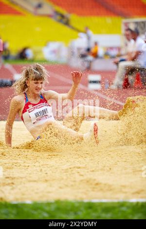 MOSCA - 11 giugno: Anna Krylova in sandpit alla Grand Sports Arena di Luzhniki OC durante le competizioni internazionali di atletica leggera IAAF World Challenge Mosca Foto Stock