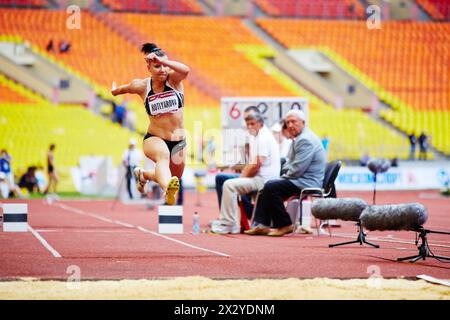 MOSCA - 11 giugno: Saltatrice femminile nel posto di salto lungo alla Grand Sports Arena di Luzhniki OC durante le competizioni internazionali di atletica IAAF World Challeng Foto Stock