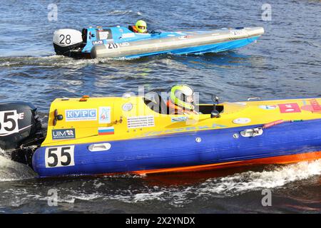 MOSCA - SETTEMBRE 29: Atleti russi al Powerboat Race Show 2012 a Gals, il 29 settembre 2012 a Mosca, Russia. L'evento è organizzato da Foto Stock