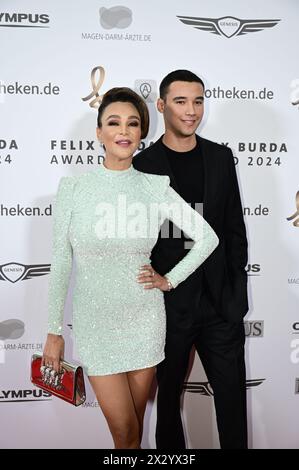 Verona Pooth und Sohn San Diego Pooth bei der Verleihung des Felix Burda Award 2024 all'Hotel Adlon Kempinski. Berlino, 21.04.2024 Foto Stock