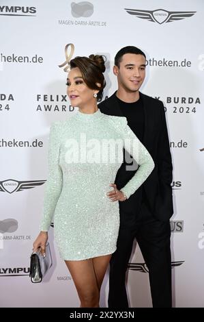 Verona Pooth und Sohn San Diego Pooth bei der Verleihung des Felix Burda Award 2024 all'Hotel Adlon Kempinski. Berlino, 21.04.2024 Foto Stock