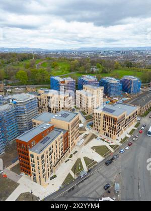 Veduta aerea di edifici di nuova costruzione in costruzione presso il Victoria Development di Sanctuary Scotland a Langside, Glasgow, Scozia, Regno Unito Foto Stock