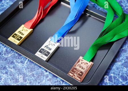 MOSCA - APR 13: Medaglie d'oro, d'argento e di bronzo alle competizioni nel Pool di SC Olympic il giorno della terza fase delle World Series of FINA Diving, Apr Foto Stock