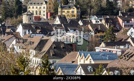 Schaffhausen, Schweiz - 17. Gennaio 2021: Blick auf die Hausdächer der Schaffhauser Altstadt. Foto Stock