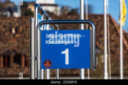 Schaffhausen, Schweiz - 17. Gennaio 2021: BEI Pier 1 gelangt man von Schaffhausen über Stein am Rhein nach Kreuzlingen. Foto Stock