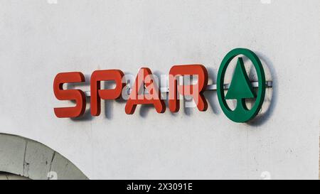 Schaffhausen, Schweiz - 17. Gennaio 2021: Logo des Einkaufsgeschäft Spar. Foto Stock