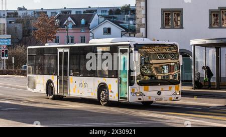 Schaffhausen, Schweiz - 17. Gennaio 2021: Ein Bus des öffentlichen Verkehrs der Verkehrsbetriebe Schaffhausen. Foto Stock