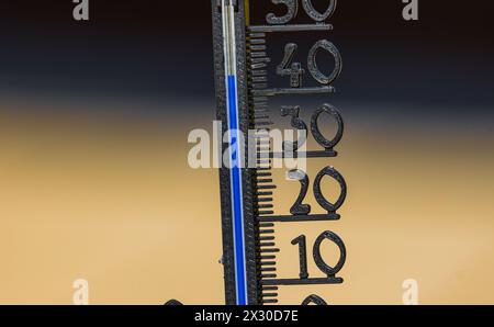 Die Temperaturen in der Schweiz klettern weiter über 40 Grad an der prallen Sonne. Es ist bereits die zweite Hitzeperiode in diesem Sommer. (Rafz, Sch Foto Stock