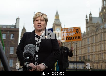 Londra, Inghilterra, Regno Unito. 24 aprile 2024. Il procuratore generale ombra EMILY THORNBERRY è stato intervistato a Westminster durante il round mediatico mattutino. (Credit Image: © Thomas Krych/ZUMA Press Wire) SOLO PER USO EDITORIALE! Non per USO commerciale! Foto Stock