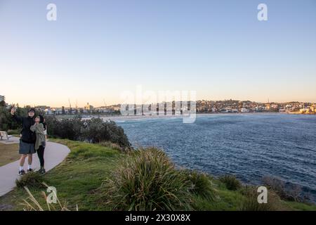 Vista di Bondi Beach da Marks Park, Tamarama, Sydney, NSW, Australia Foto Stock