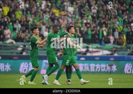 Il Beijing Guoan Football Club ha sconfitto il Qingdao West Coast Football Club con 4-1 nel settimo turno della Chinese Super League (CSL) 2024 a Pechino, Foto Stock