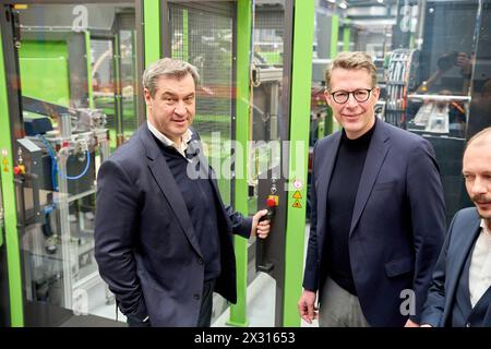 DATA RECORD NON DICHIARATA Augsburg, Baviera, Germania - 24 aprile 2024: Il Ministro Presidente della Baviera Dr. Markus Söder visita la presentazione della rete ai di Augusta. Sala di ricerca AI 43 dell'Università di Augusta *** Ministerpräsident von Bayern Dr. Markus Söder zu Besuch bei der Präsentation des KI-Netzwerks Augsburg. KI-Forschungshalle Halle 43 der Universität Augsburg Foto Stock