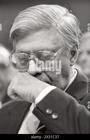 Schmidt, Helmut, 23.12.1918 - 10.11.2015, politico tedesco (Partito socialdemocratico di Germania), ULTERIORI-DIRITTI-CLEARANCE-INFO-NOT-AVAILABLE Foto Stock