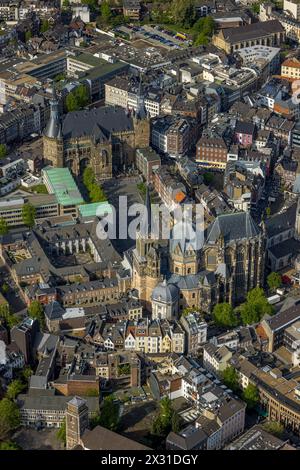 Luftbild, Aachener Dom mit Katschhof Platz und Rathaus in der Aachener Altstadt, historische Sehenswürdigkeit, Markt, Aquisgrana, Rheinland, Nordrhein-Westfalen, Deutschland ACHTUNGxMINDESTHONORARx60xEURO *** Vista aerea, Cattedrale di Aquisgrana con piazza Katschhof e Municipio nella città vecchia di Aquisgrana, vista storica, mercato, Aquisgrana, Renania, Renania settentrionale-Vestfalia, Germania ATTENTIONxMINDESTHONORARx60xEURO Foto Stock