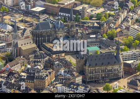 Luftbild, Rathaus mit Marktplatz und Aachener Dom mit Katschhof Platz in der Aachener Altstadt, Stadtpfarrkirche St Foillan am Münsterplatz, historische Sehenswürdigkeit, griechisch-orthodox Kirche St Michael Dimitrios, Markt, Aquisgrana, Renania settentrionale-Vestfalia, Deutschland ACHTUNGxMINDESTHONORARx60xEURO *** Vista aerea, municipio con piazza del mercato e cattedrale di Aquisgrana con piazza Katschhof nel centro storico di Aquisgrana, chiesa parrocchiale di San Foillano a Münsterplatz, vista storica, chiesa greco-ortodossa di San Michele Dimitrios, mercato, Aquisgrana, Renania settentrionale-Vestfalia, Germania ATTENTIO Foto Stock