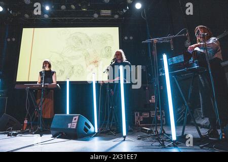 Tilburg, Paesi Bassi. 20 aprile 2024. La cantante e musicista belga Annelies Monsere esegue un concerto dal vivo durante il festival di musica olandese Roadburn Festival 2024 a Tilburg. (Foto: Gonzales Photo - Peter Troest). Foto Stock